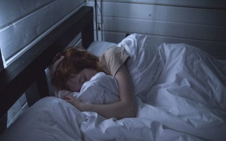 7 Pemicu Susah Tidur Saat Hamil dan Cara Mengatasinya