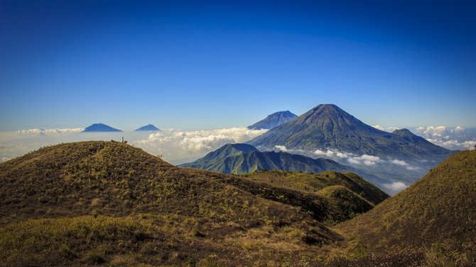 6 Gunung di Indonesia yang Tutup Sementara