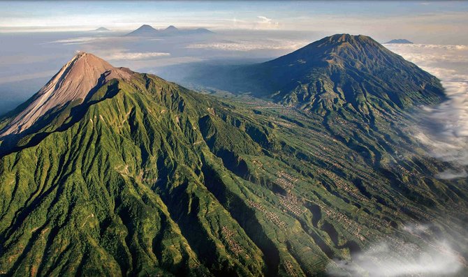 6 Gunung di Indonesia yang Tutup Sementara