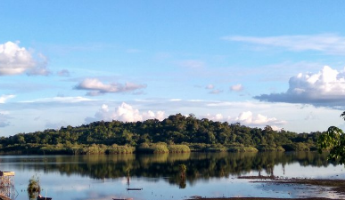 Keelokan 5 Pulau di Tengah Danau 