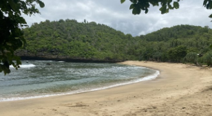 Pesona Pantai Kasap,Miniatur Raja Ampat di Pacitan 