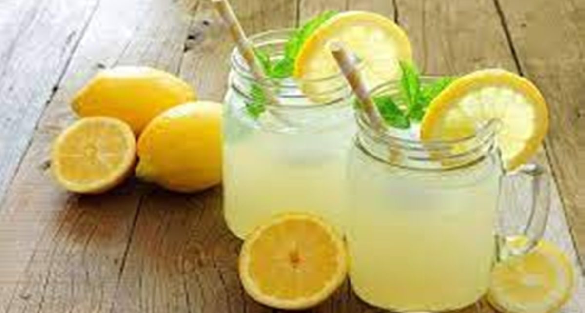 7 Alasan Kenapa Kamu Harus Minum Perasan Lemon Tiap Pagi