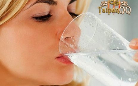 Minum Air Garam bagi Kesehatan, Ingin Mencoba Manfaatnya ?