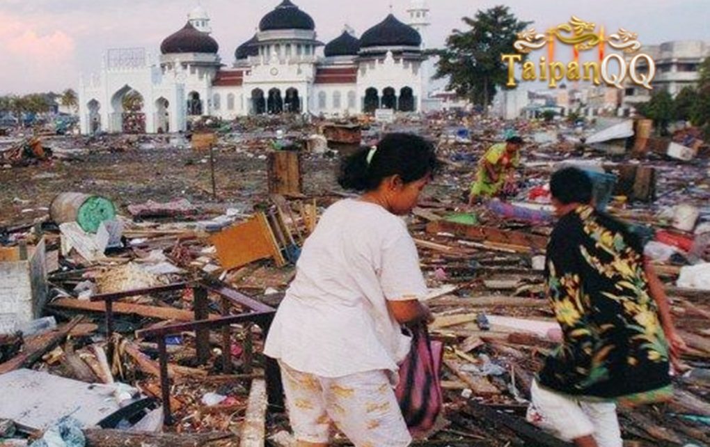 17 Tahun Tsunami Aceh Berlalu ,Warga Ziarah Ke Makam Tanpa Nisan