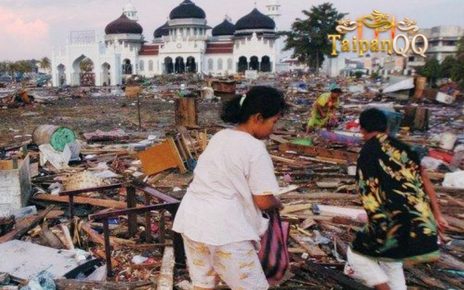 17 Tahun Tsunami Aceh Berlalu ,Warga Ziarah Ke Makam Tanpa Nisan