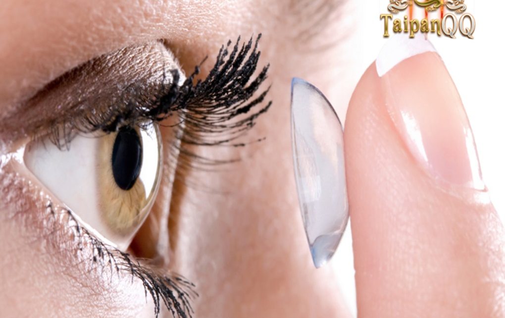 Memakai Softlens yang Berisiko Di Karenakan Kesalahan Berikut !