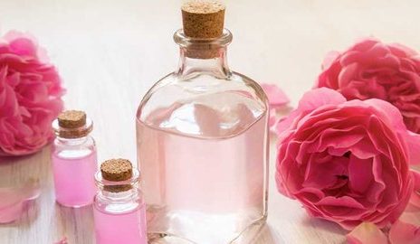 Serbaguna, Ini 7 Manfaat Air Mawar untuk Kecantikan