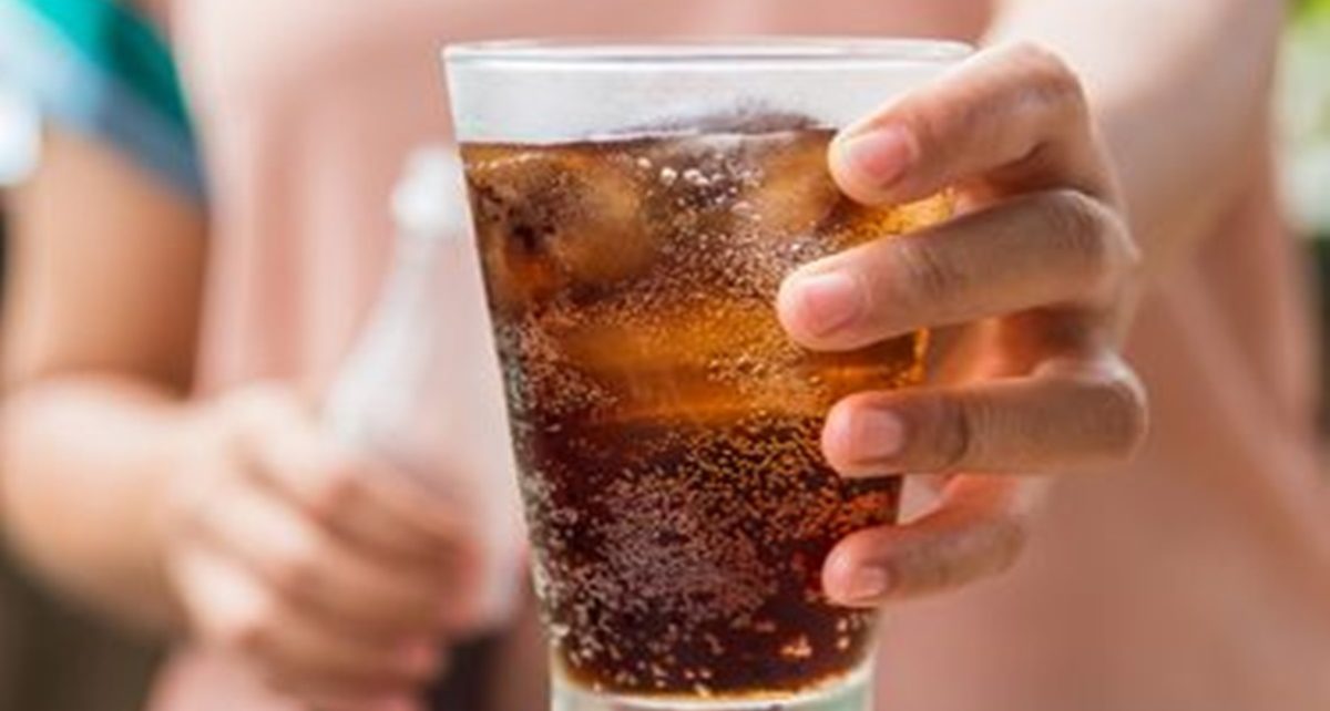 7 Dampak Buruk Minuman Bersoda untuk Kesehatan