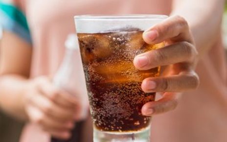 7 Dampak Buruk Minuman Bersoda untuk Kesehatan