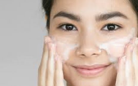 Bisa Mencerahkan Wajah, Coba 5 Sabun Cuci Muka Lokal Ini Yuk!