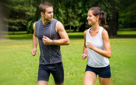 8 Manfaat Lari Sore Bagi Kesehatan Tubuh, Lebih Baik dalam Membantu Membangun Otot