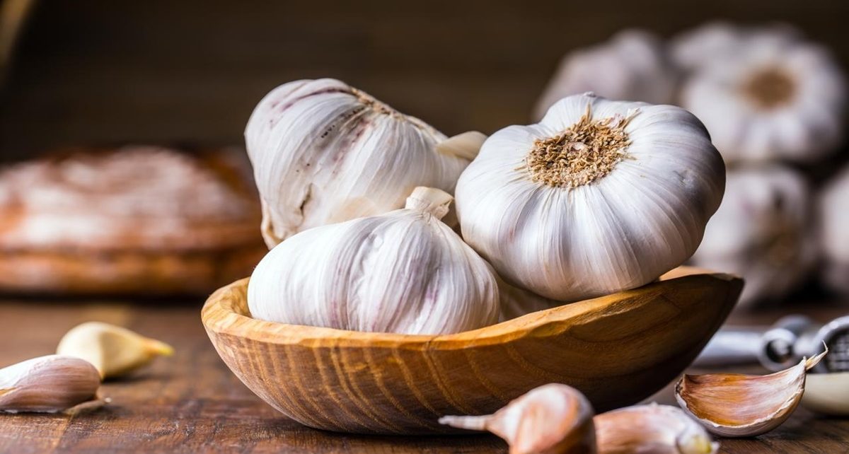 6 Manfaat Menyehatkan Bawang Putih untuk Kulit dan Rambut