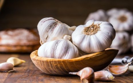 6 Manfaat Menyehatkan Bawang Putih untuk Kulit dan Rambut