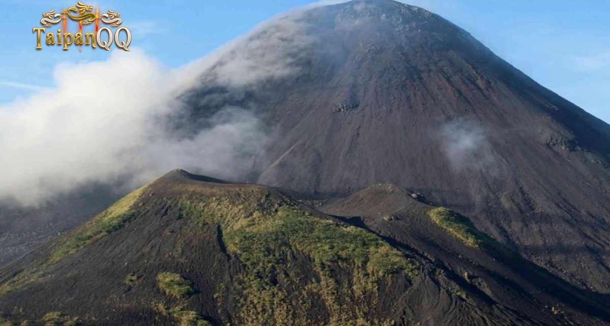 6 Fakta Menarik Gunung Empung Kembaran Gunung Lokon