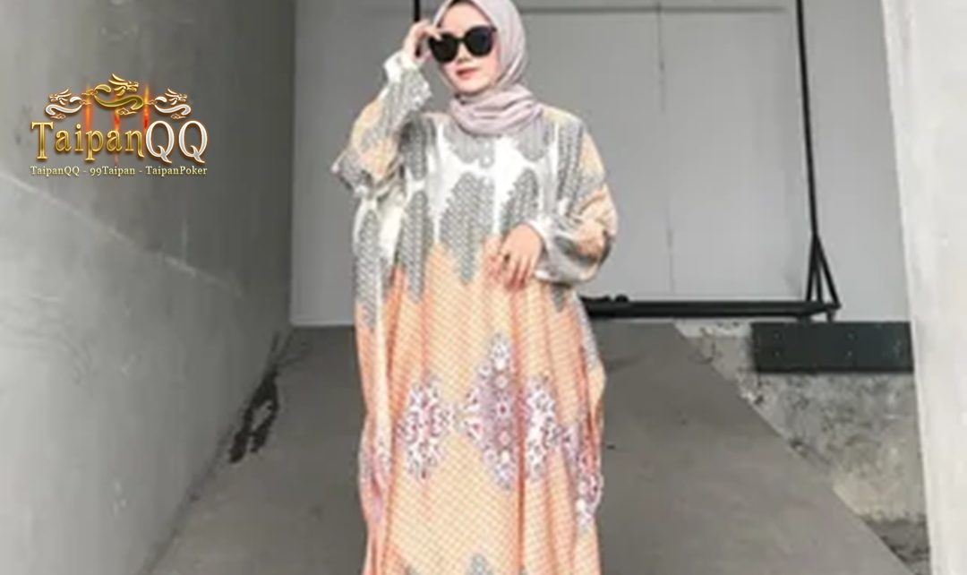 Kaftan Batik Tampilan Etnik dan Chic