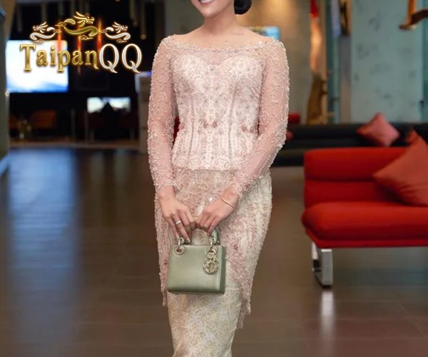 Inspirasi Model Kebaya Sabrina