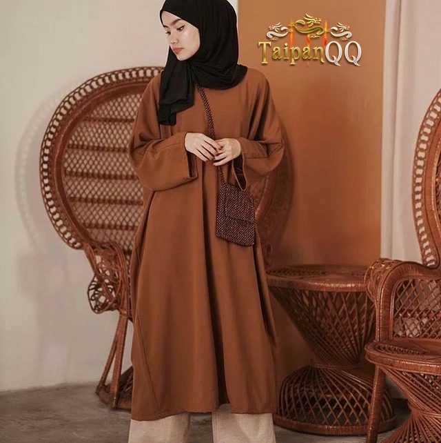 Baju Cokelat Cocok dengan Jilbab