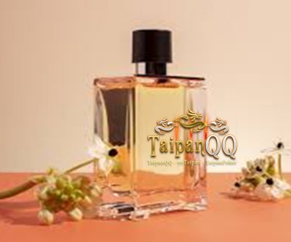 Parfum yang Tercium dari Jarak Jauh Wangi